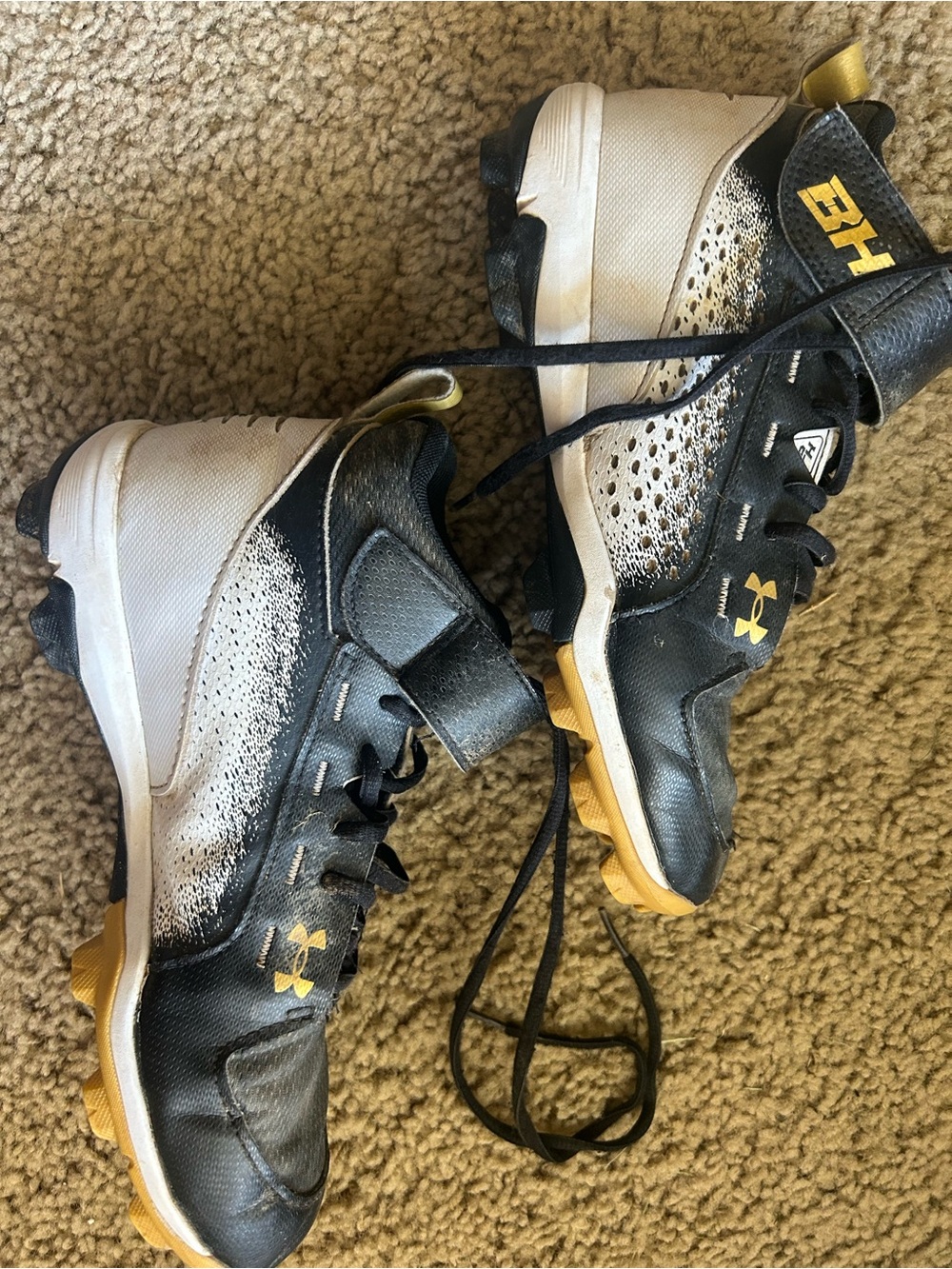 Under Armour Kids Black, White & Gold Baseball Cleats